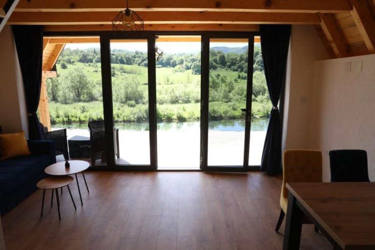 imgi 13 559030729 768x512