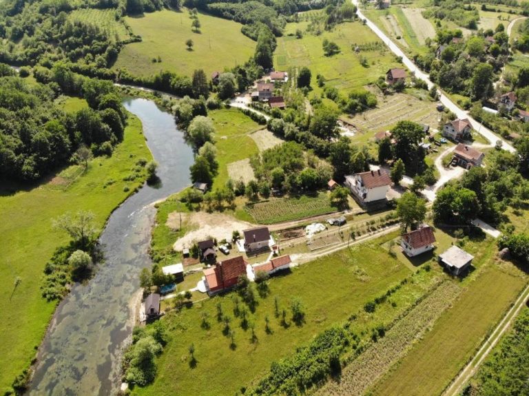 imgi 266 373079610 768x575