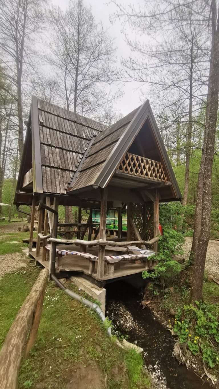 imgi 377 lada 768x1365