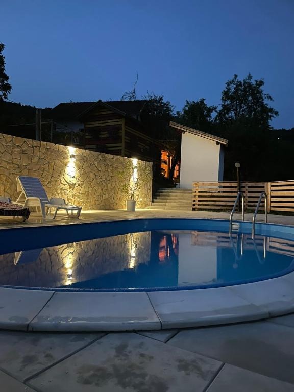 Vidоvo Domacinstvo 8